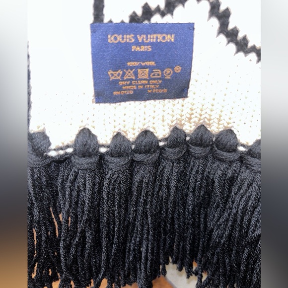 Louis Vuitton Scarf - Picture 3 of 4